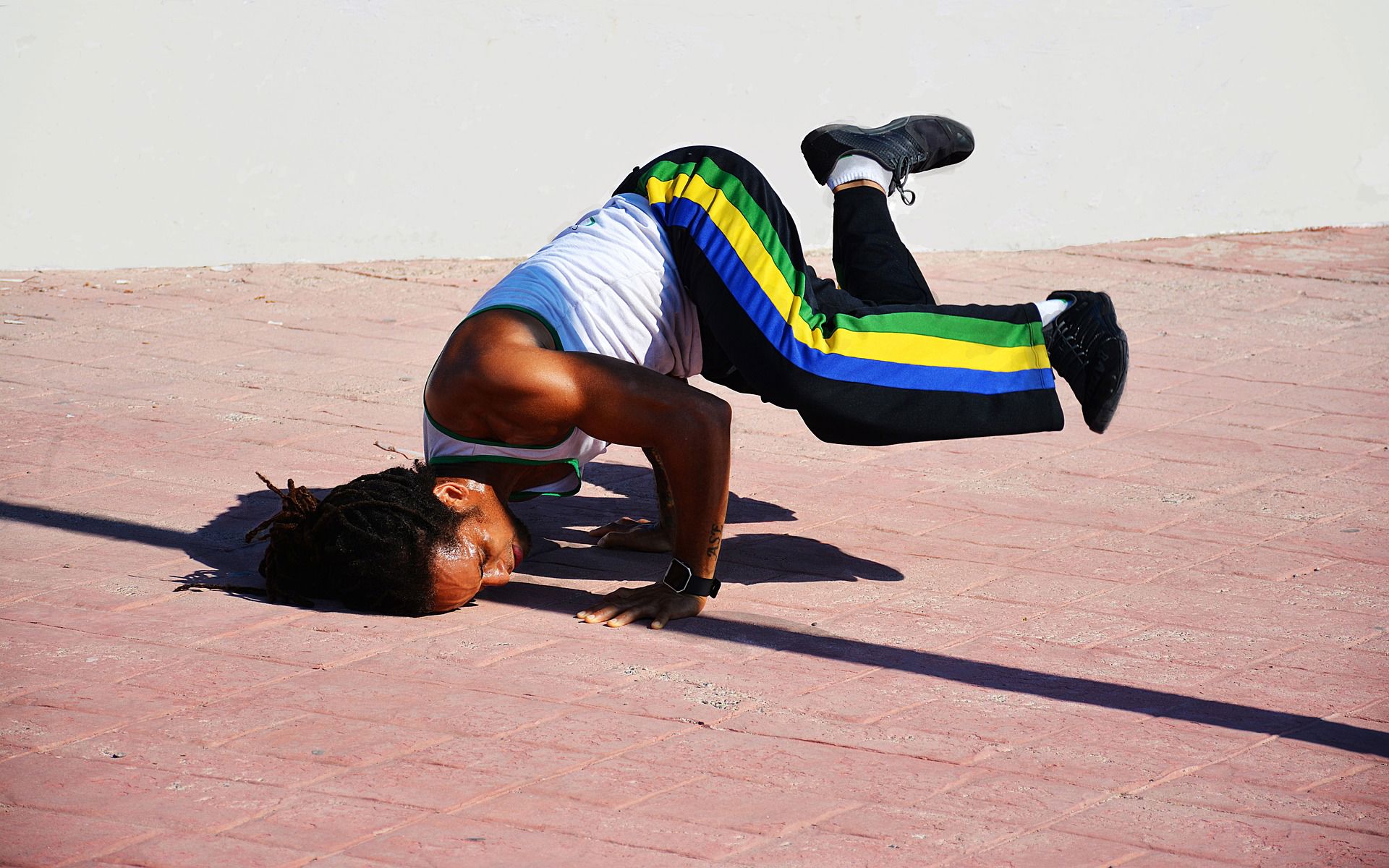 Illustration person breakdancer