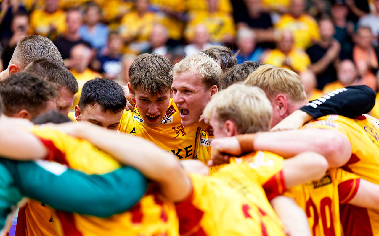 Illustration håndboldspillere fra GOG står i ring med armene over hinandens skuldre