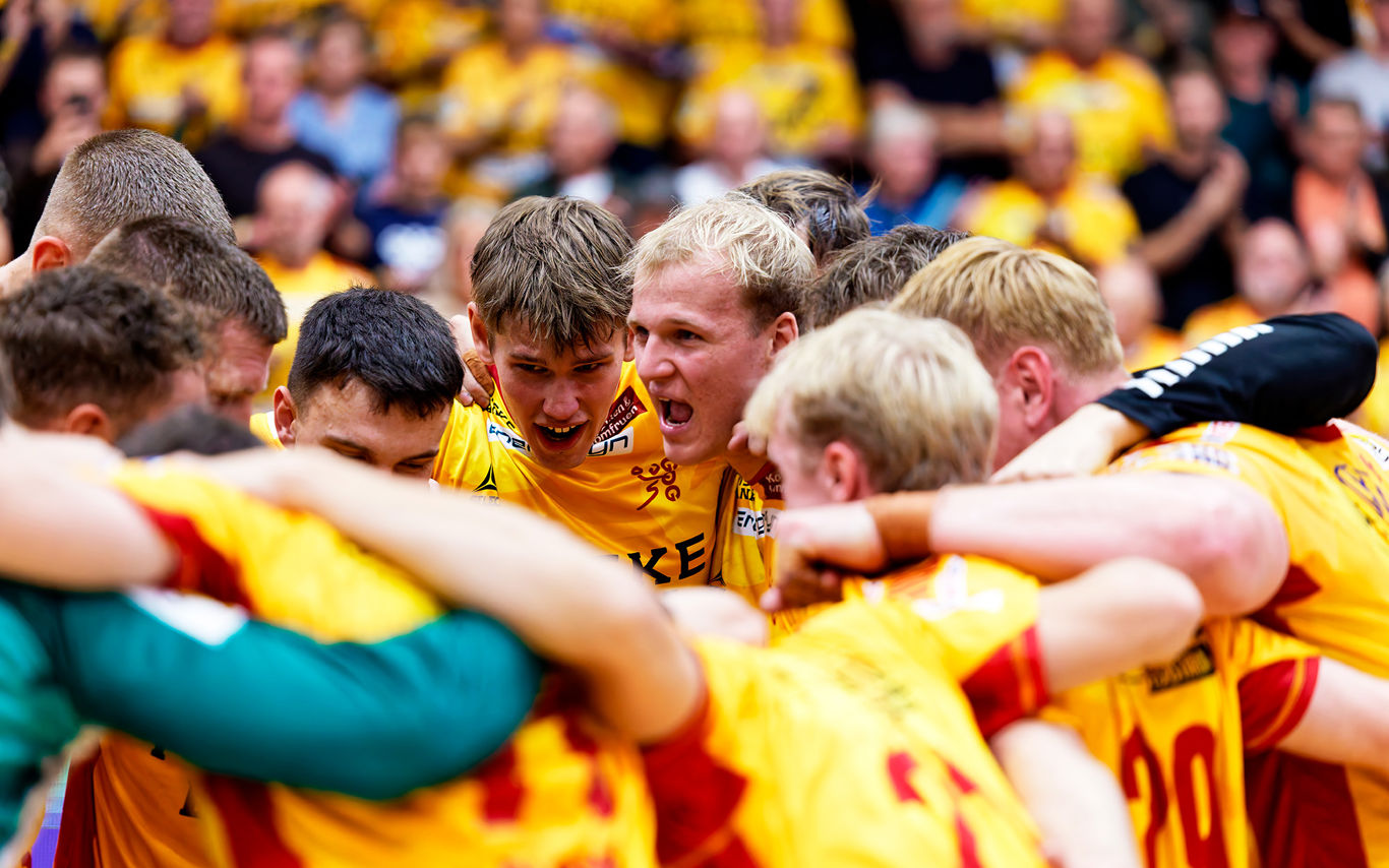 Illustration håndboldspillere fra GOG står i ring med armene over hinandens skuldre